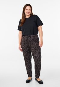 Zizzi Pamata T-krekls - black