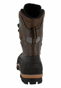 Stivale impermeabile marrone con esterno testurizzato, tacco rinforzato, linguetta per indossarlo facilmente e suola in gomma con profonde scanalature per migliorare la trazione.