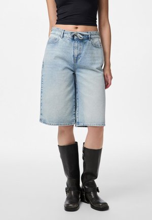 PCSELMA WIDE  - Farkkushortsit - light blue denim