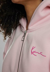 Karl Kani Lukuga pusa - rose pink