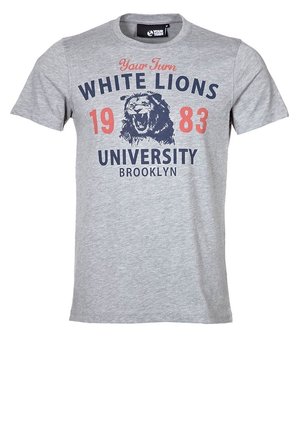 Graues Baumwoll-T-Shirt mit einem Löwen-Design, auf dem in rotem und marineblauem Text "Your Turn", "WHITE LIONS", "1983" und "UNIVERSITY BROOKLYN" steht.