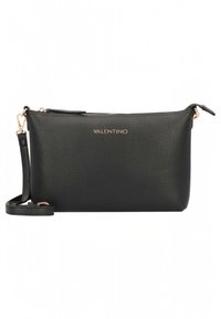 Svart läderväska med tvärrem och dragkedja. Kornig yta, guldfärgade detaljer och avtagbar axelrem. Mått cirka 25 x 18 cm.