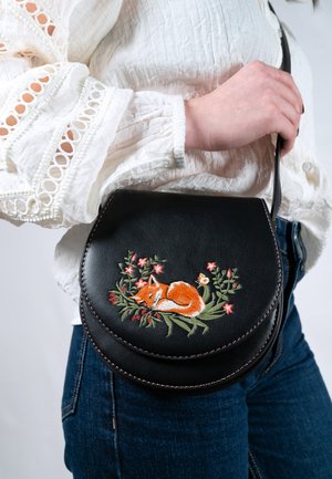 SLEEPY FOX SADDLE - Cross body bag - black