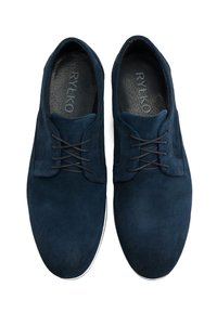 RYŁKO - Sznurowane obuwie sportowe