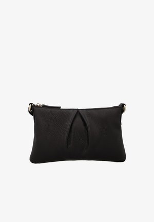 Schwarze Leder-Clutch mit Reißverschluss und kleinem Faltendetail vorne in der Mitte, mit schmalem Handgelenksriemen an jedem Ende.