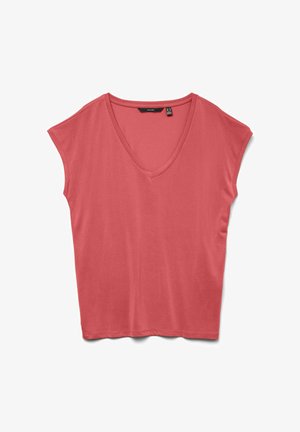 Korallowa koszulka z dekoltem w serek, z krótkim rękawem, wykonana z miękkiego materiału, o luźnym kroju i gładkiej teksturze. Bez wzorów ani akcentów widocznych.