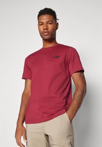 The North Face M SS SIMPLE DOME TEE - Sportska majica - beetroot