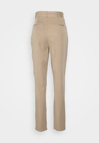 Vero Moda Tall VMMIA TIE PANT - Calças - silver mink