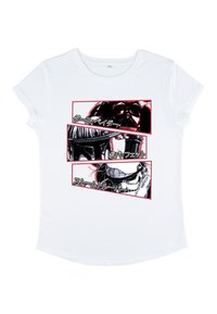 Camiseta blanca de algodón con tres ilustraciones de cascos en blanco y negro contorneadas en rojo y texto japonés debajo de cada imagen.