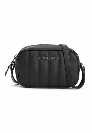 Zwarte synthetische crossbodytas met gewatteerde textuur, ritssluiting en verstelbare riem. Voorzien van het zilveren "TOMMY JEANS" logo aan de voorkant.