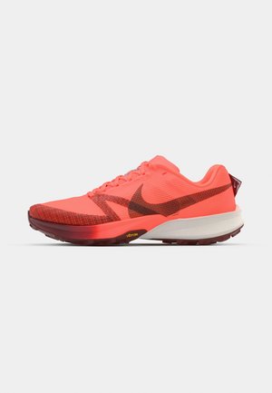 Nike Performance TERRA KIGER 10 - Bėgimo bateliai, skirti nelygiam paviršiui - hyper crimson/dark team red/sail/glacier blue