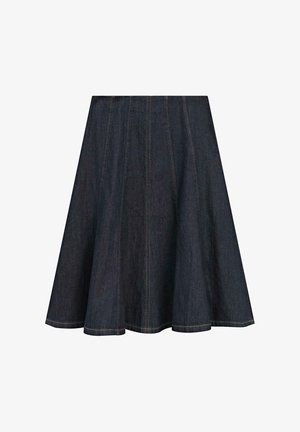 Jupe trapèze en denim bleu foncé avec coutures verticales visibles et ourlet évasé, longueur genou, sans détails ni embellissements supplémentaires.