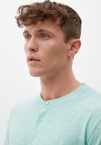 s.Oliver MIT HENLEYAUSSCHNITT - T-shirt basic