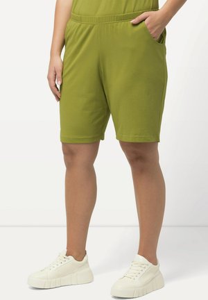 BERMUDA - Shorts - apple green