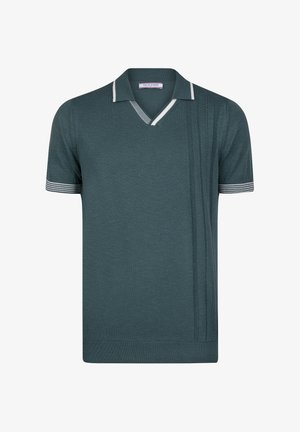 Lühikeste varrukatega polo-särk tumeroheline kudum, millel on V-kaelus, valged triibud krael ja varrukatel ning soonikkoes serv.