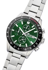 Srebrny stalowy zegarek chronograficzny z zieloną tarczą, białymi znacznikami godzin, czarną lunetą tachymetryczną i trzema sub-tarczami.