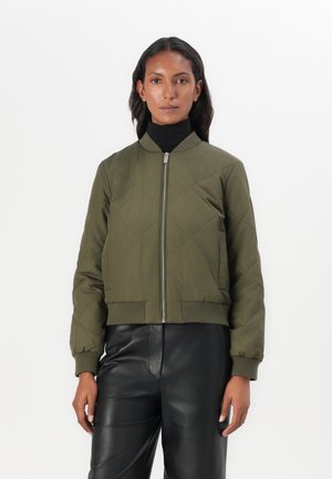 TOM TAILOR DENIM QUILTED BOMBER - Bomber stiliaus striukė - grape leaf green
