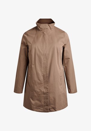 Gabardina ligera de color beige con cuello alto, mangas largas y costuras verticales. Cuenta con dos bolsillos laterales y una textura suave.