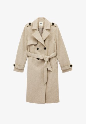 Beżowy wełniany płaszcz z podwójnymi guzikami, z paskiem w talii, dużymi klapami i regulowanymi mankietami zapinanymi na guziki. Posiada boczne kieszenie i miękką fakturę.