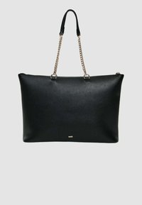 Borsa tote in pelle nera dalla texture liscia. Caratterizzata da una tracolla a catena e da un logo sul fondo. Forma rettangolare con design minimalista.