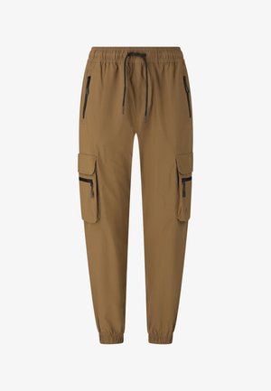 Brune cargobukser med elastisk talje og manchetter, sort snøre, lynlåslommer i siden og klaplommer med lynlåse på lårene.