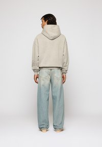 EIGHTYFIVE KNEE CUT - Laisvi džinsai - island blue