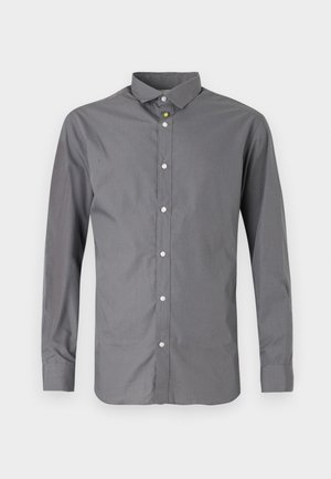 Chemise grise à manches longues en mélange de coton, dotée d'un col classique, d'une fermeture �à boutons à l'avant et de boutons blancs brillants le long de la patte de boutonnage.