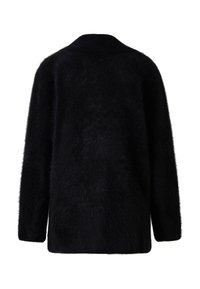 Černý načechraný kabát s volným střihem, dlouhými rukávy, klopovým límcem a jemnou texturou. Zadní část je jednoduchá, bez dalších detailů.