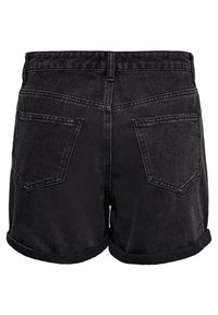 Shorts en denim noir avec un ourlet roulé, présentant une taille haute, deux poches arrière et une texture lisse. Design simple et classique.