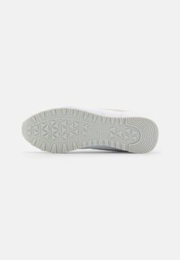 Fila ORBIT - Sapatilhas - white/peach whip
