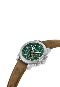Orologio cronografo verde e nero con cassa in acciaio inossidabile argento, cinturino in pelle marrone e sub-dial dettagliati. Logo Timberland impresso.