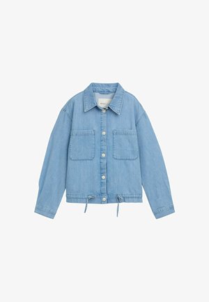 Gaiši zila džinsu jaka ar pogu priekšu, divām krūšu kabatām, regulējamu sašaurinājumu apakšmalā un garām piedurknēm ar aproču detaļām.