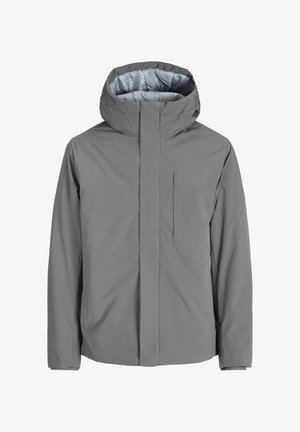 Giacca impermeabile grigia con colletto alto, cappuccio e zip frontale. Caratterizzata da un design elegante, tasche laterali e una fodera interna liscia.