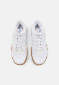 Nike Performance COURT LITE 4  - Tennissko til multicourt - white/light blue/sail/light brown