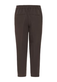 Braune Hose mit elastischem Bund, schmal zulaufenden Beinen, zwei Gesäßtaschen und glatter Textur. Keine sichtbaren Muster oder Hardware.