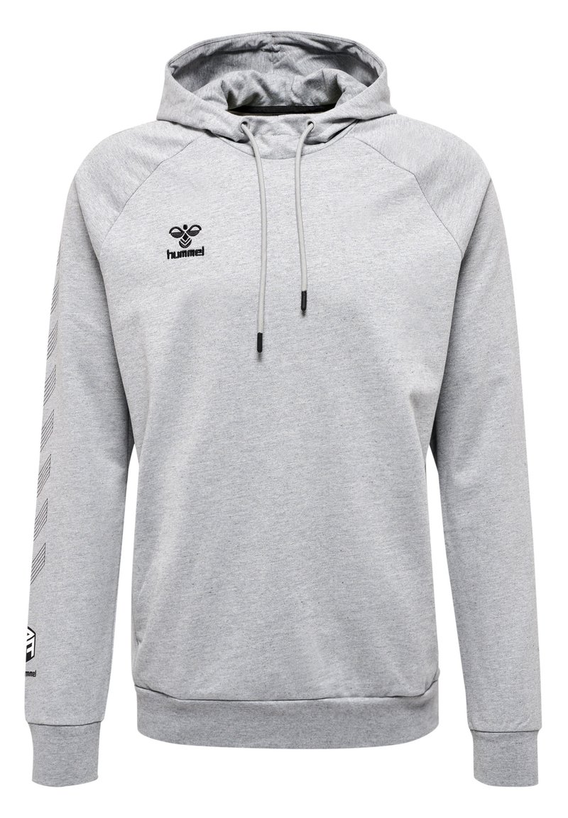 Szary hoodie z kapturem na sznurki, teksturowana tkanina, rękawy raglanowe i logo Hummel. Posiada paski wzdłuż lewego rękawa oraz ściągacze na mankietach.