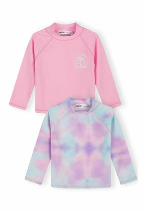 Dwie dziecięce koszulki ochronne z długim rękawem: jedna w jednolitym różowym kolorze z białym logo palmy, druga w pastelowym tie-dye w odcieniach niebieskiego, fioletowego i różowego.
