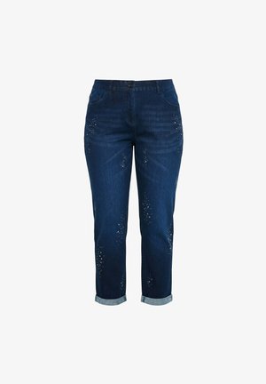 Ulla Popken, RIVET DETAIL STRETCH FIT BOYFRIEND JEANS - Jeans Tapered Fit - dark blue denim