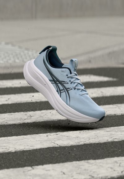 ASICS GEL NIMBUS 28