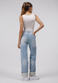 Even&Odd Platėjantys džinsai - light blue wash