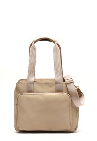 Beige Tasche aus synthetischem Material mit doppelten Griffen, verstellbarem Schultergurt, Reißverschluss und Fronttasche; glatte Textur und rechteckige Form.