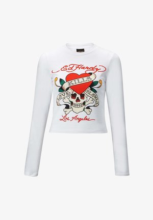 Langærmet hvid T-shirt med et kraniegrafik, der har et rødt hjerte, grønne blade, og teksten "Ed Hardy," "LOVE KILLS SLOWLY," og "Los Angeles."