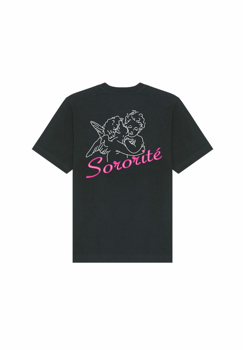 T-shirt en coton noir avec un dessin en ligne blanche de deux anges, accompagné d'un texte rose indiquant "Sororité" en dessous du design.