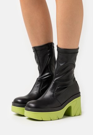 Steve Madden GEORGINIA - Platform ankle boots - black/lime