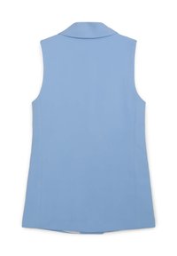 Blusa senza maniche azzurro chiaro con colletto, caratterizzata da una texture liscia e linee pulite. Design semplice senza decorazioni visibili.