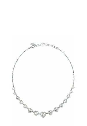 Collana in argento con pietre preziose trasparenti a forma di cuore e quadrate disposte lungo una catena delicata con chiusura regolabile.