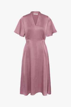 Mávas térdig érő ruha V-nyakkivágással, rövid fodros ujjakkal, enyhén összegyűrt derékkal és sima, texturált anyaggal.