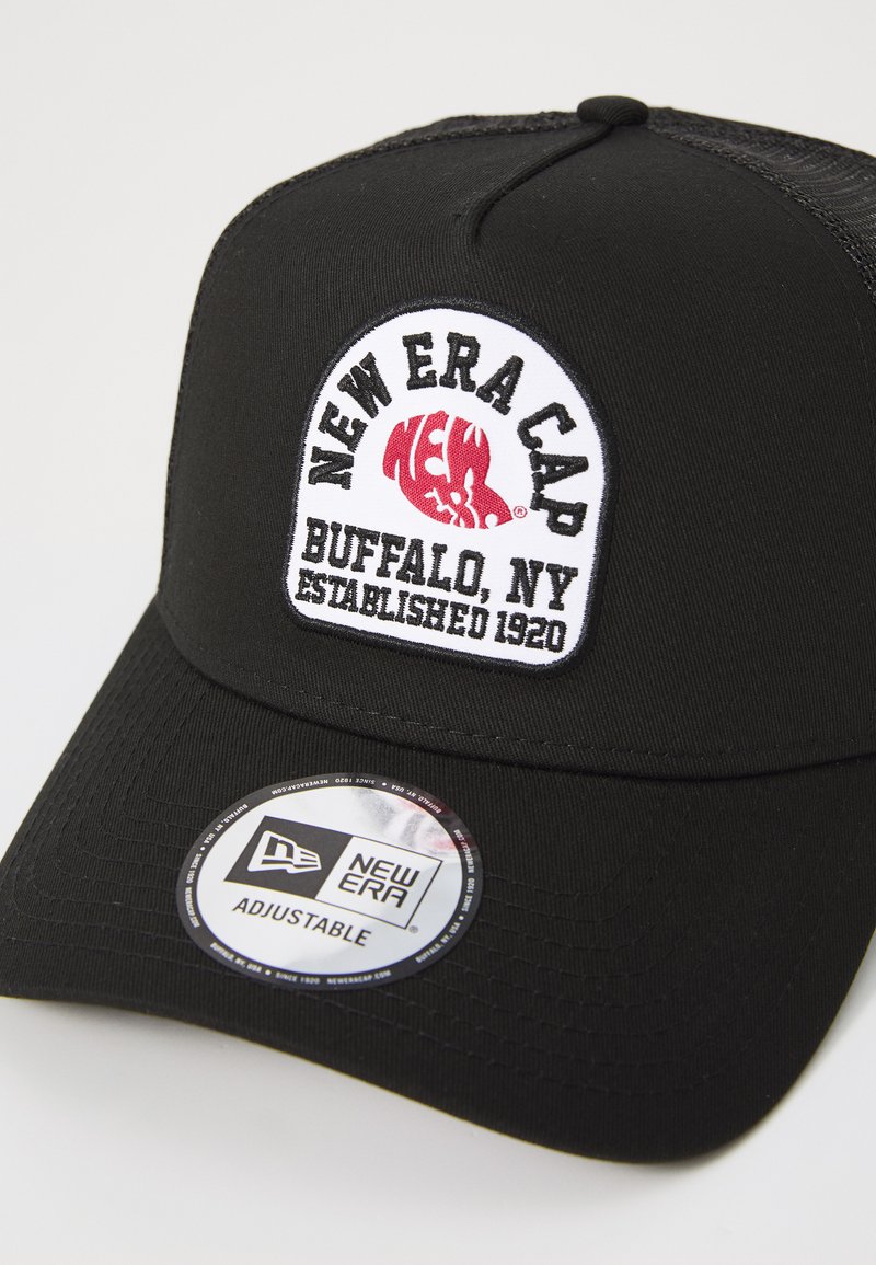 New Era Trucker Mesh Cap in bundle with Urbandreamz Bandana