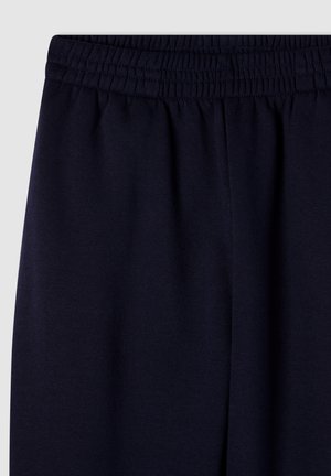 Pantaloni sportivi blu navy con vita elastica e texture morbida e liscia; presentano un delicato dettaglio di cucitura lungo la vita.