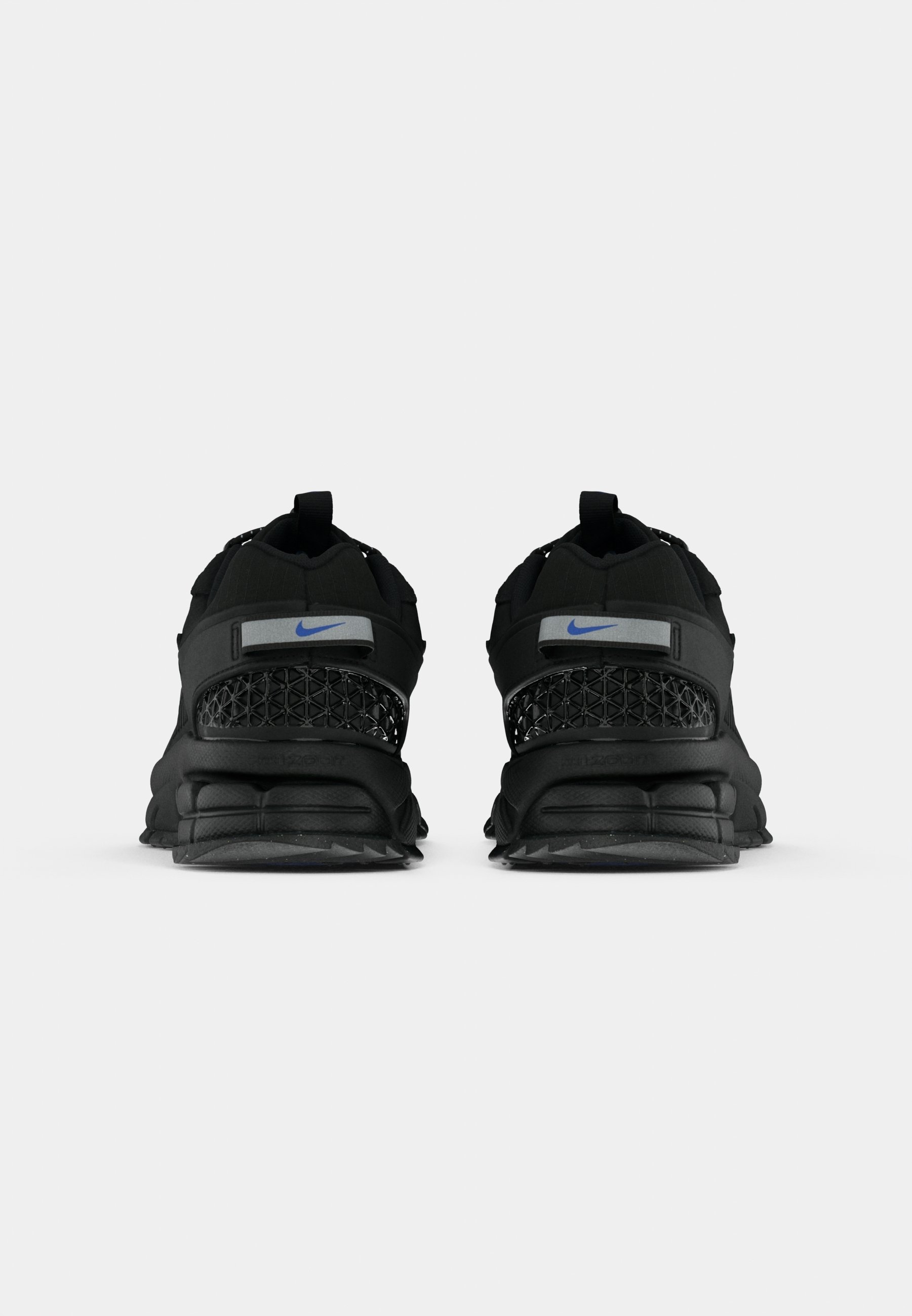 Nike Sportswear ZOOM VOMERO ROAM - Sneakers low - black/racer blue